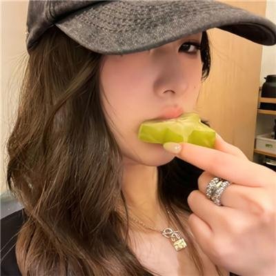 左撇子女人